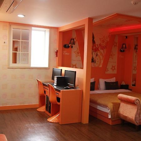 Time Motel Kjongdzsu Kültér fotó