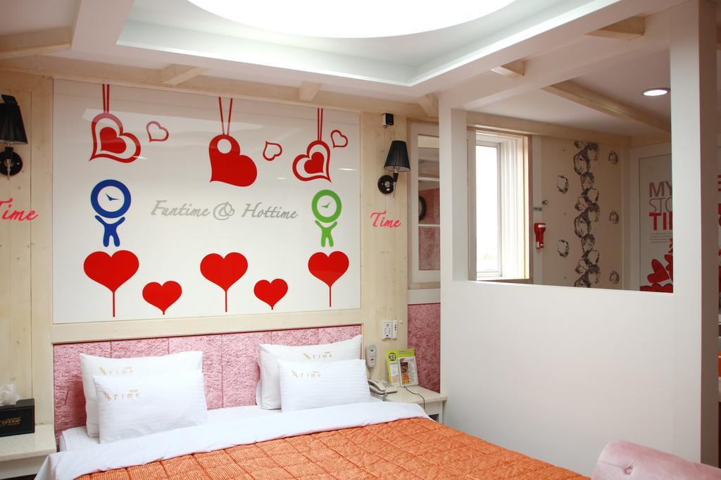 Time Motel Kjongdzsu Kültér fotó